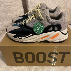Yeezy Wave Runner 700